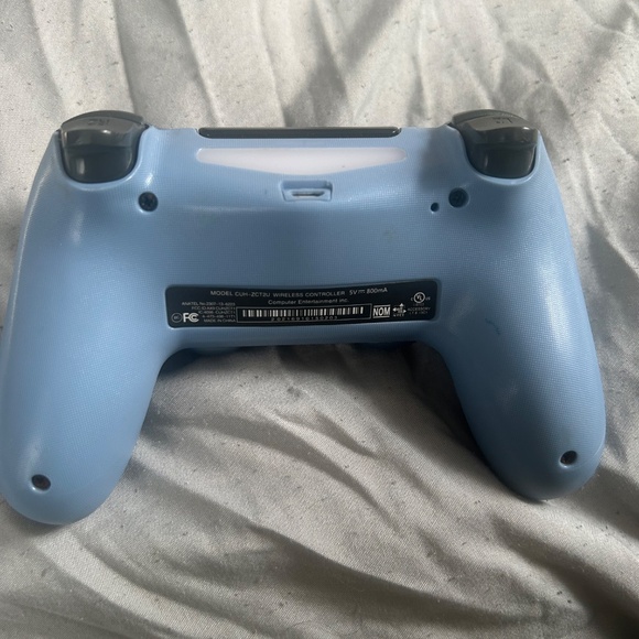PS4 controller - Picture 2 of 2